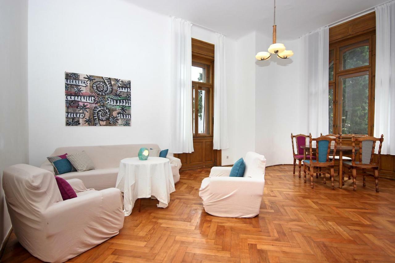 Apartment In The Top Center Of Old Town Pula Extérieur photo