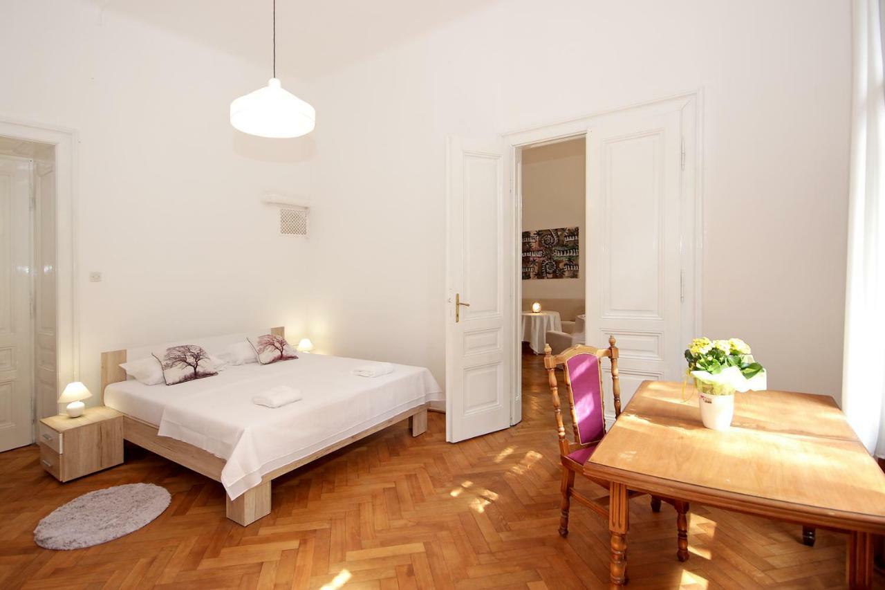 Apartment In The Top Center Of Old Town Pula Extérieur photo